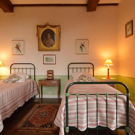 Magnificent Holiday Home With Pool Saint-Paul-du-Bois 객실 사진