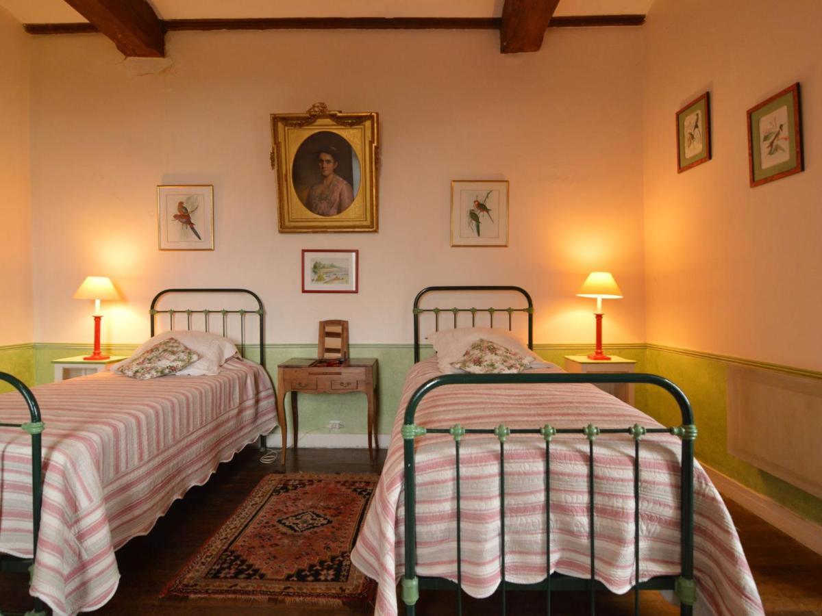 Magnificent Holiday Home With Pool Saint-Paul-du-Bois 객실 사진