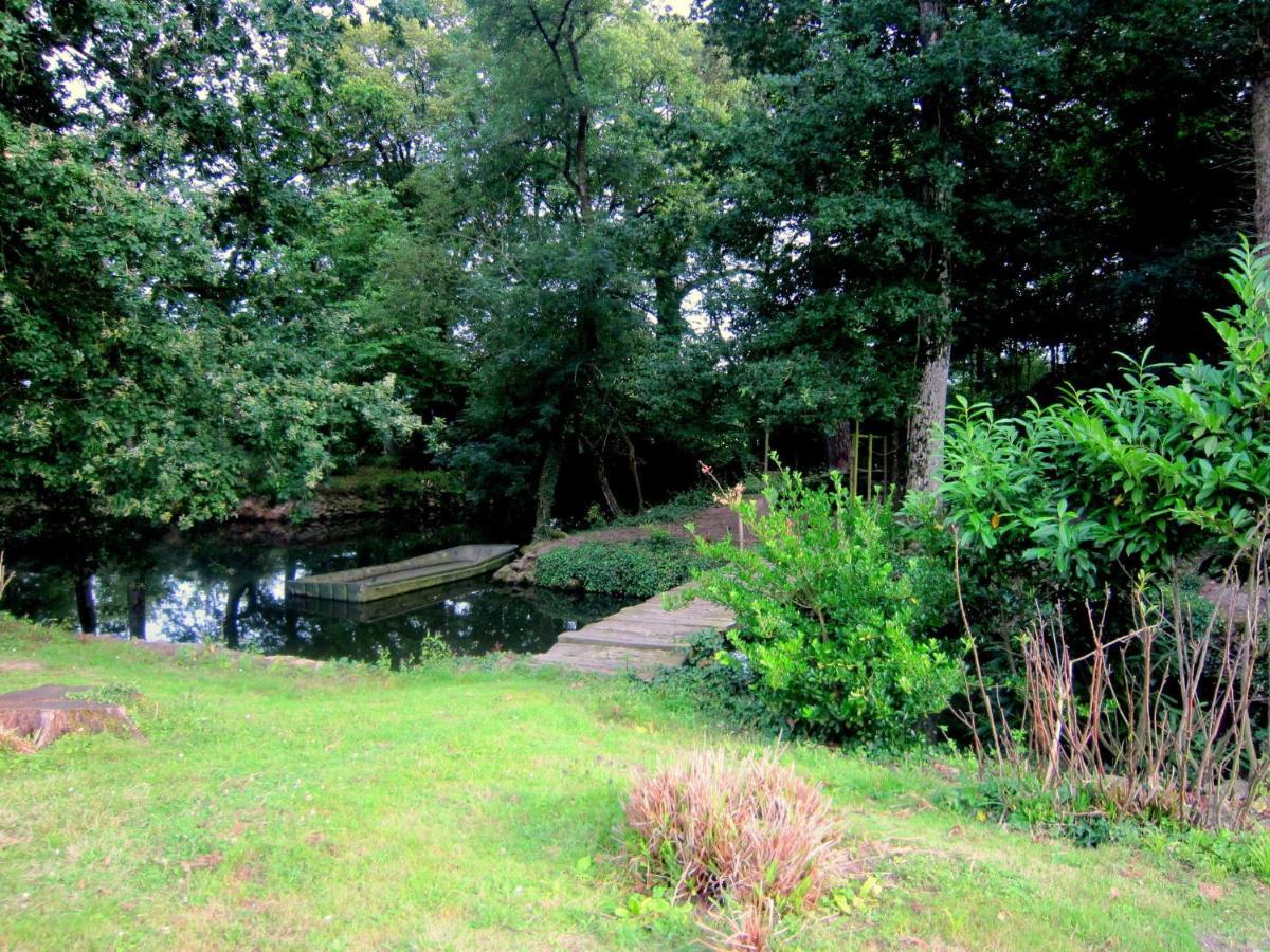 Magnificent Holiday Home With Pool Saint-Paul-du-Bois 객실 사진