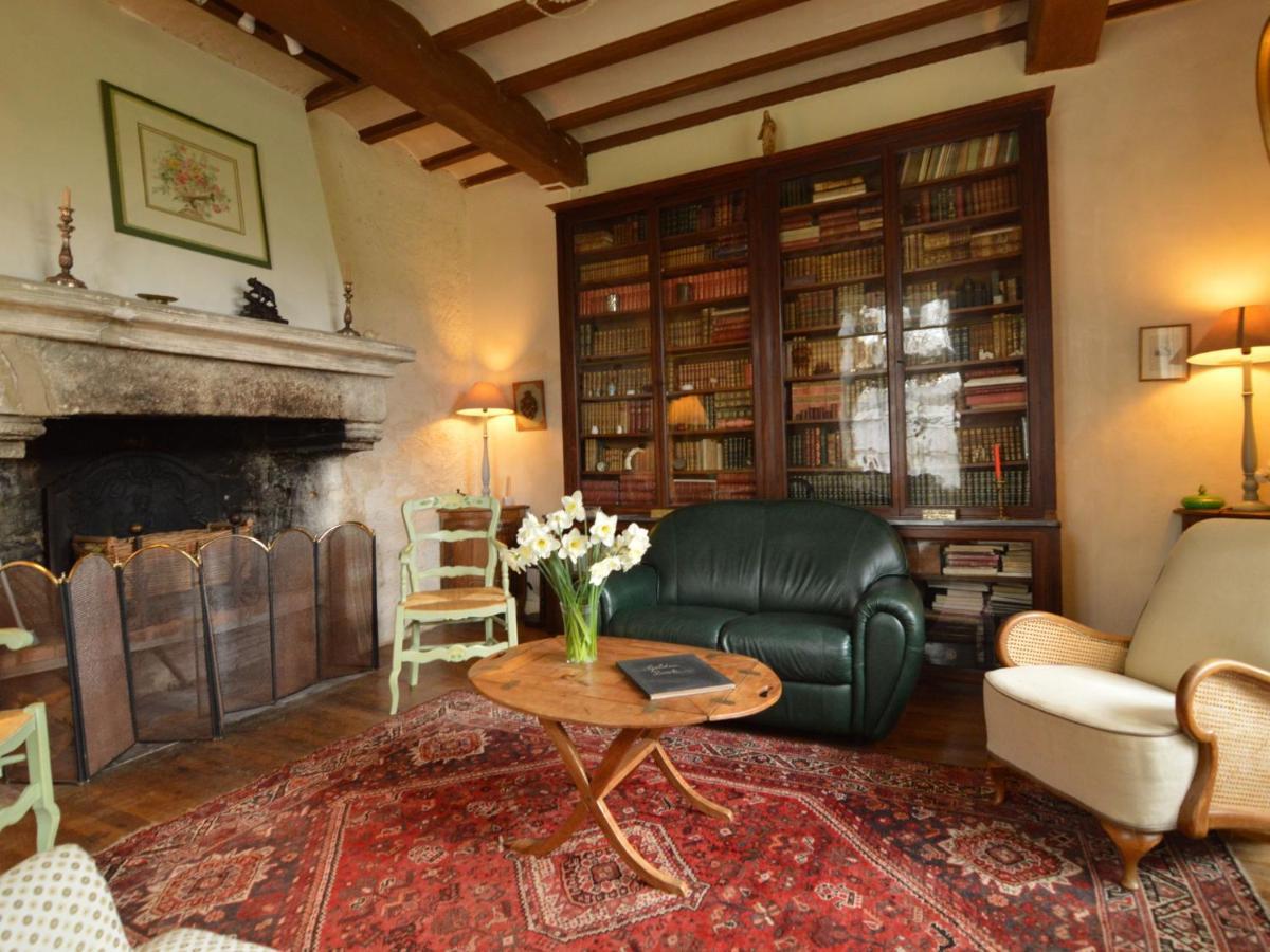 Magnificent Holiday Home With Pool Saint-Paul-du-Bois 객실 사진