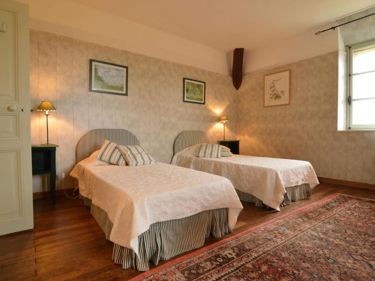 Magnificent Holiday Home With Pool Saint-Paul-du-Bois 객실 사진