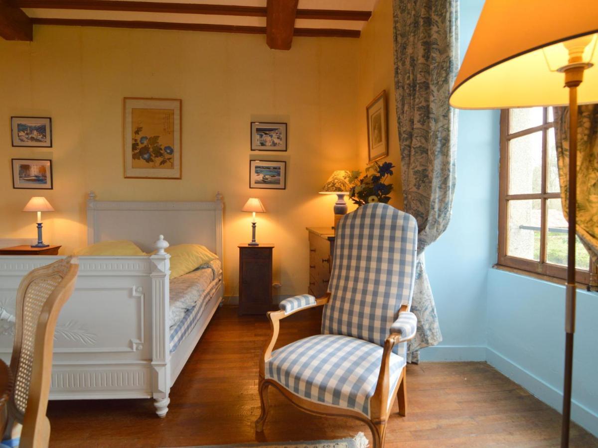 Magnificent Holiday Home With Pool Saint-Paul-du-Bois 객실 사진