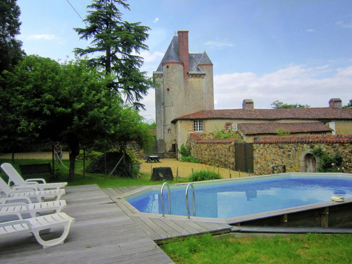 Magnificent Holiday Home With Pool Saint-Paul-du-Bois 객실 사진