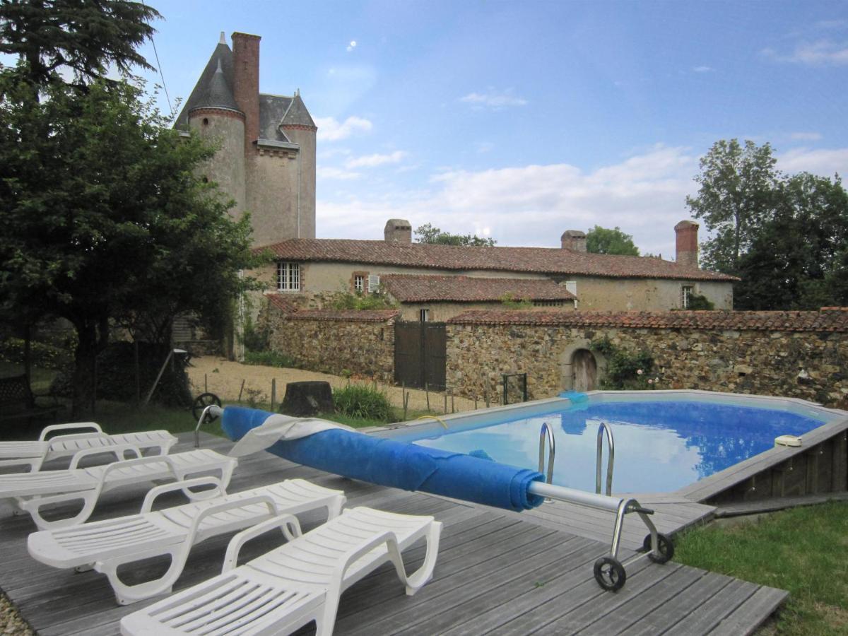 Magnificent Holiday Home With Pool Saint-Paul-du-Bois 객실 사진